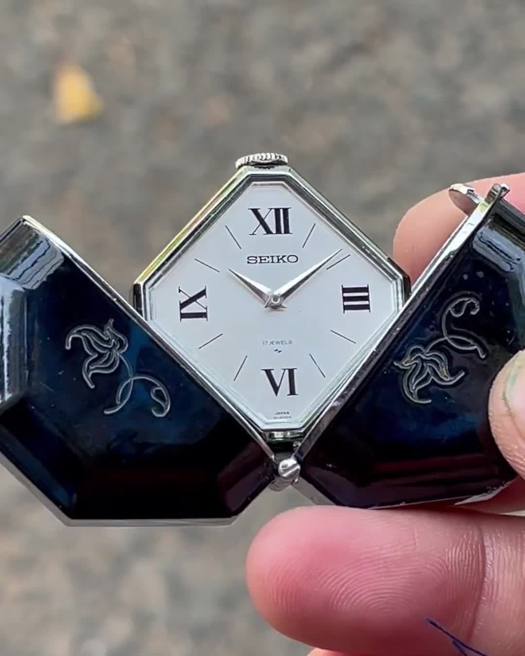 소장욕구 확 생기는 빈티지 시계⌚️🐉⁠
⁠
#릴스 #시계 #빈티지시계 #seiko #세이코 #포켓워치 #빈티지 ⁠
⁠
영상: Long Nguyễn Thanh @long.vintage.watch 이미지