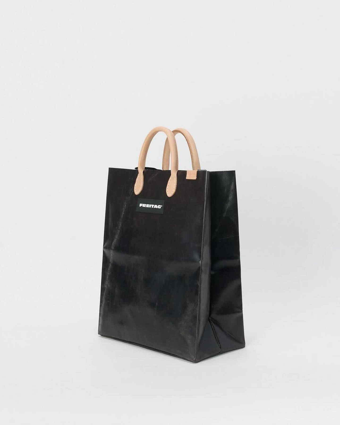 프라이탁에 가죽 더하기🧳🎪 이미지2