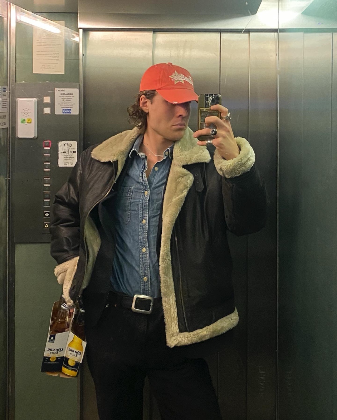 두툼한 무스탕으로 덩치 키워🦬​ 이미지