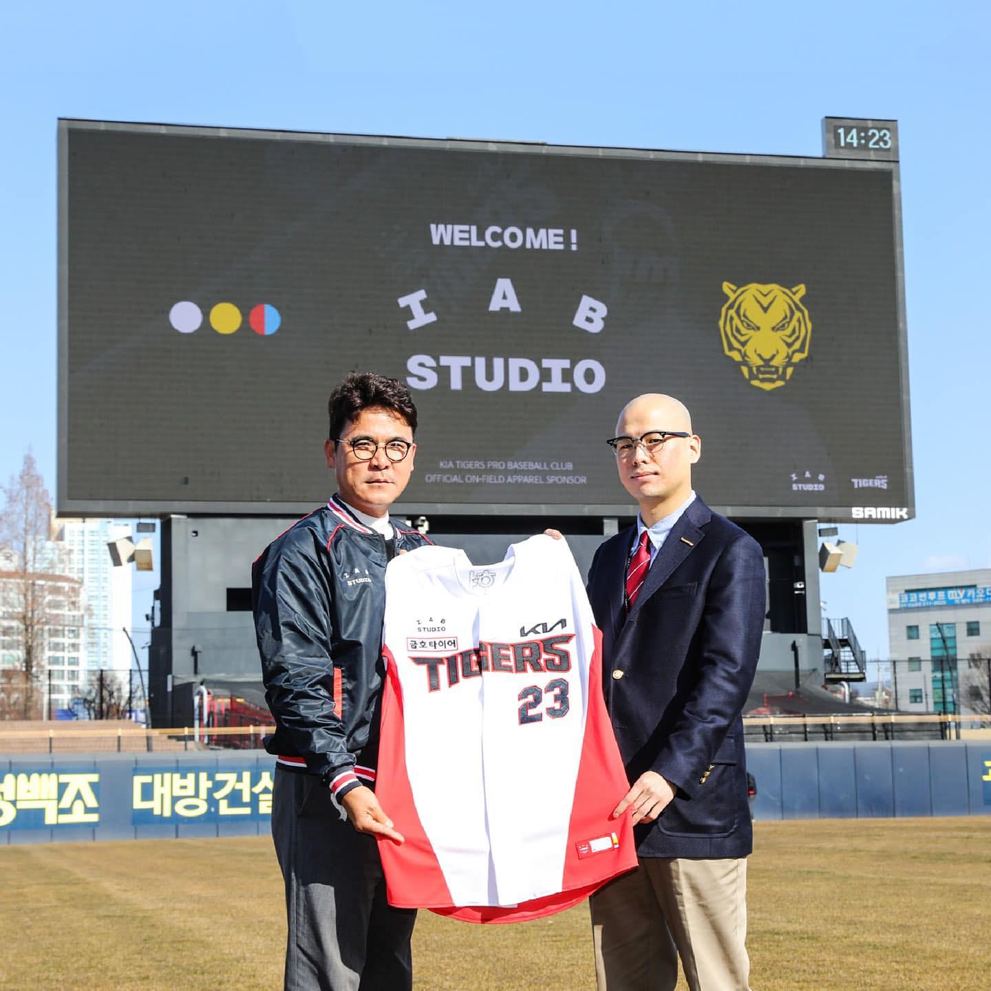 올해 기아는 아이앱과🤝🐯 이미지