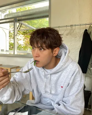 슈프림 골라봐🛹후드🆚맨투맨 이미지