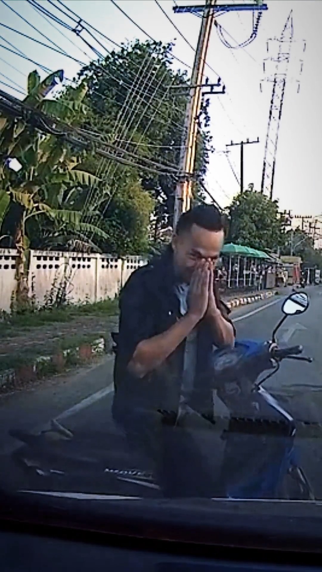 🙏이웃나라 지드래곤🙏사과하고 셀프로 벌주는 것까지 완벽👍 이미지