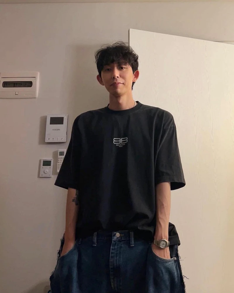 주름진 그래픽 티셔츠의 멋✍️ 이미지1
