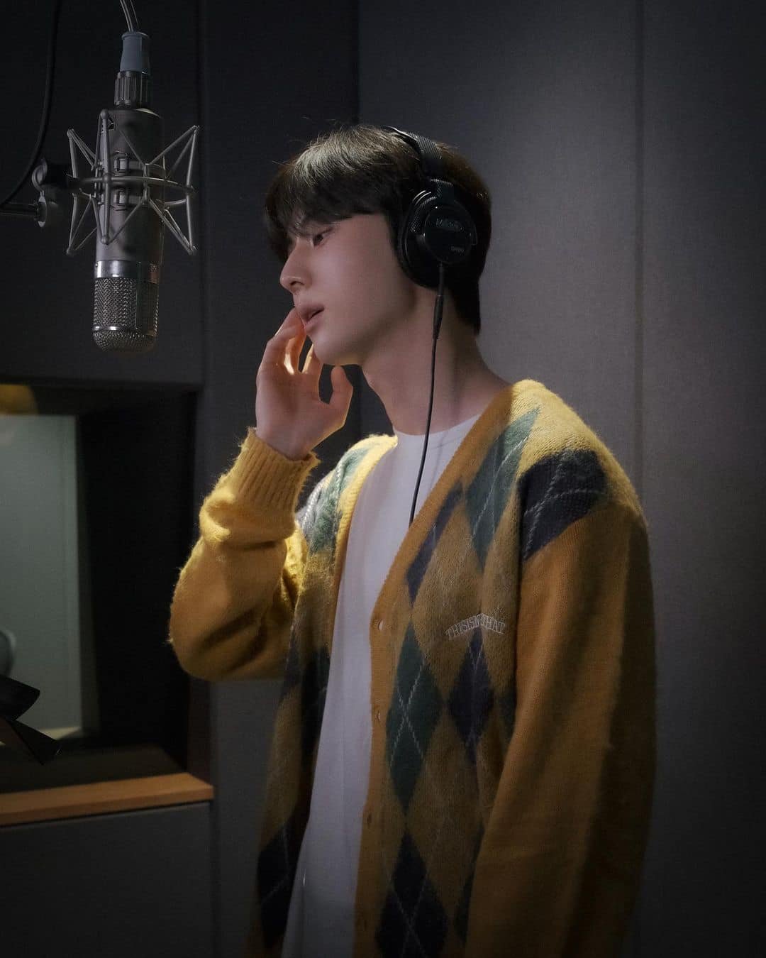 옷장 속에 아가일 니트는 구비해♦️🧶 이미지7