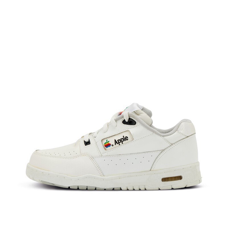 출품가 5만달러 애플 스니커즈🍎 이미지