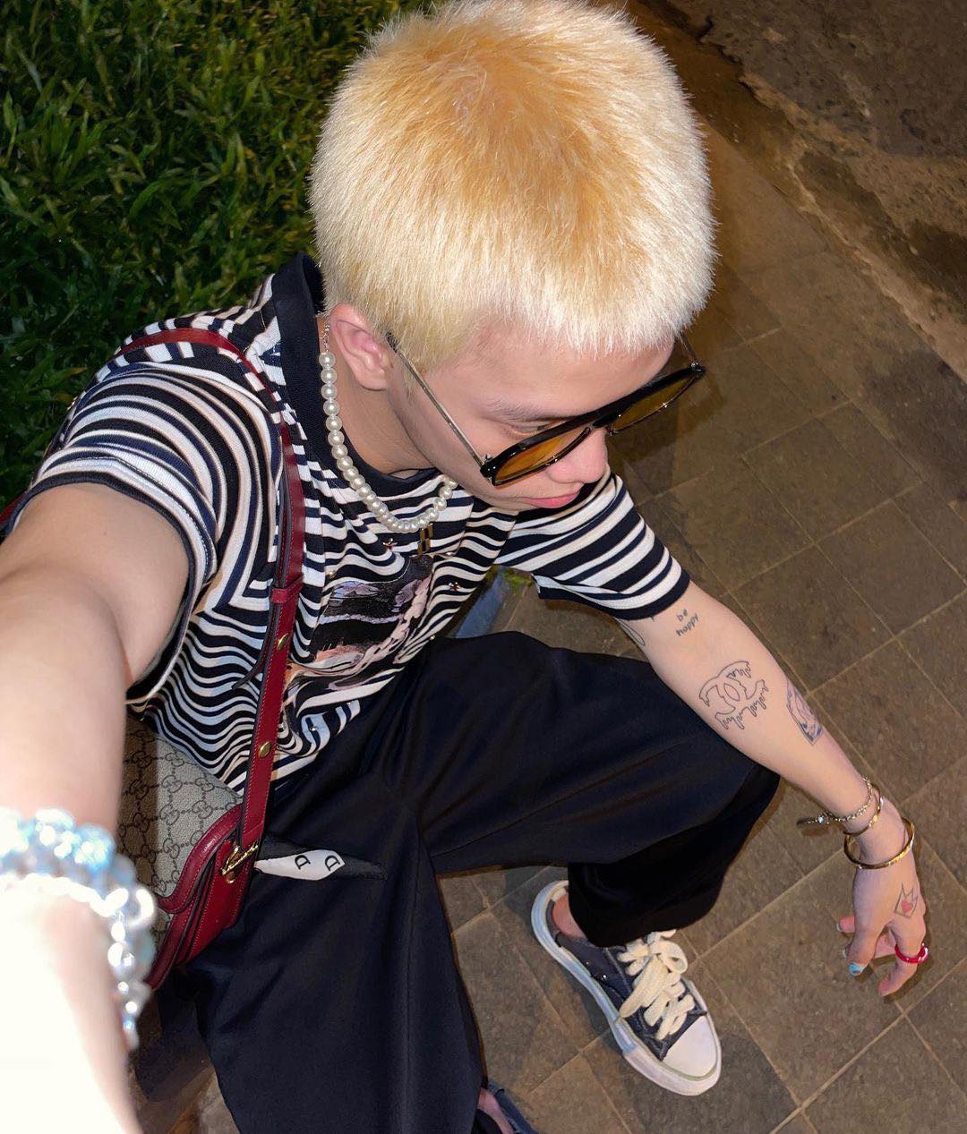 이제는 탈색 각👑 이미지