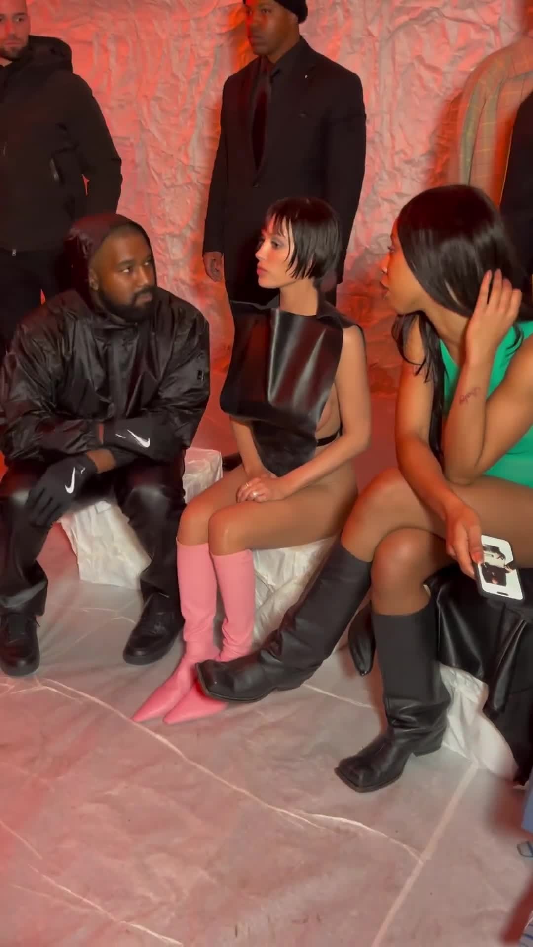 형님 누나 엉덩이 차가울 것 같은데....🪐🧊 고마..워요..🙇🏻‍♂️⁠ 이미지