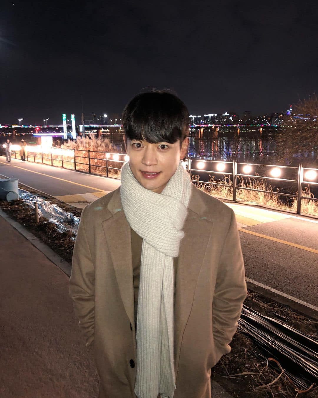 심플한 머플러로 센스 더해🧣 이미지7