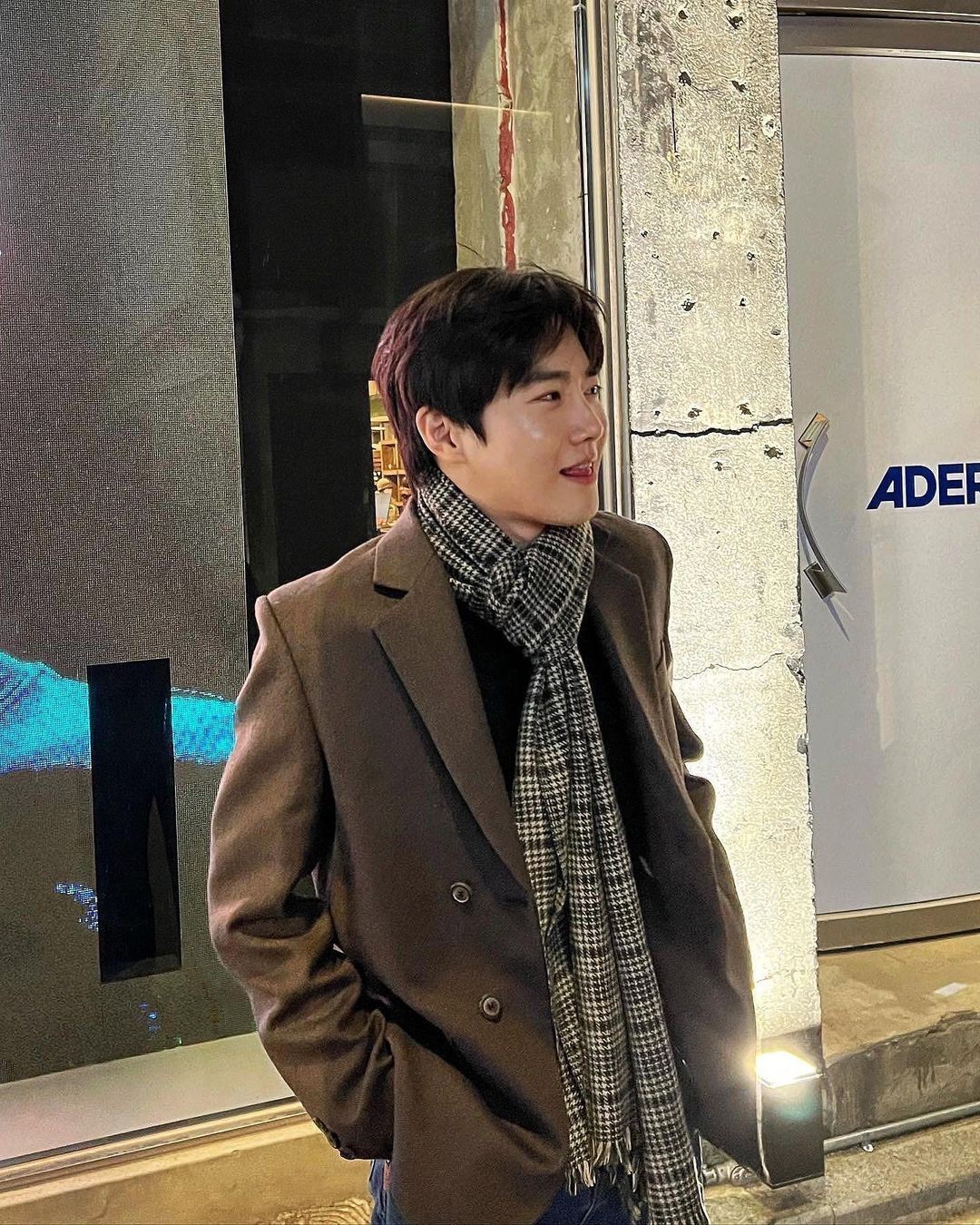 블레이저 하나 걸치기✔️⁠ 이미지