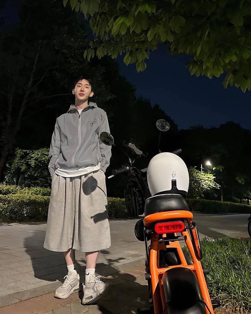 센스가 돋보이는 조권 캐주얼룩👀 이미지4