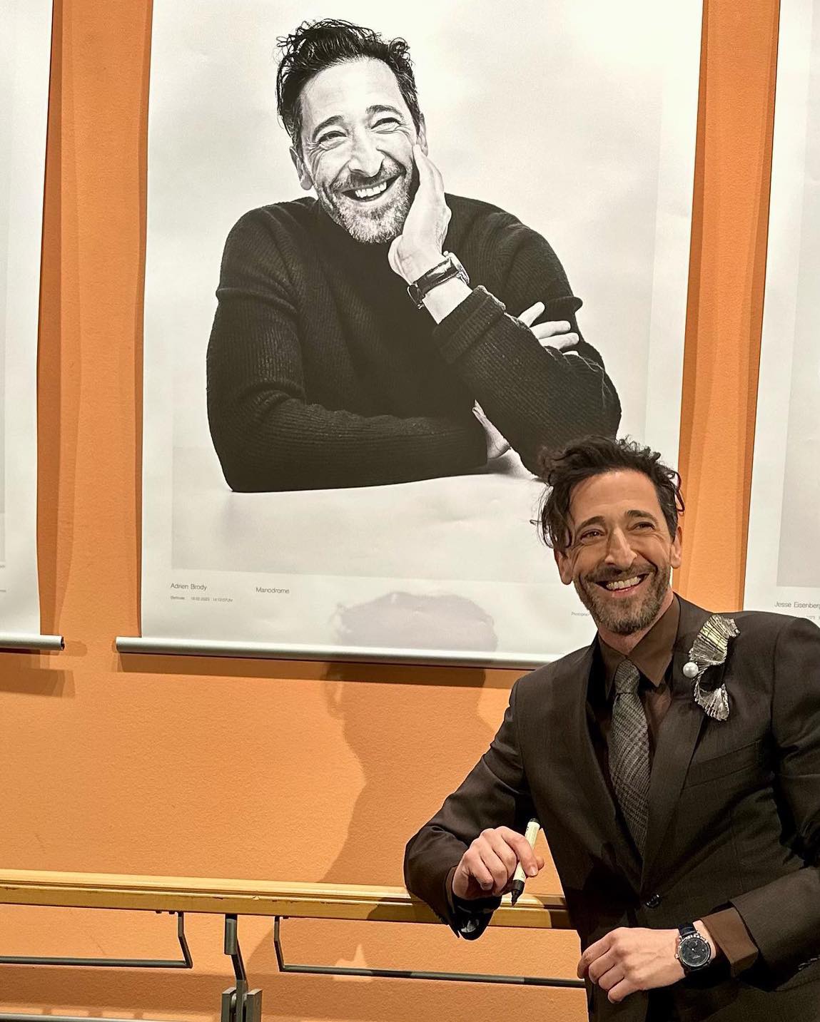 애드리언 브로디 마성의 수트핏🔥 이미지6