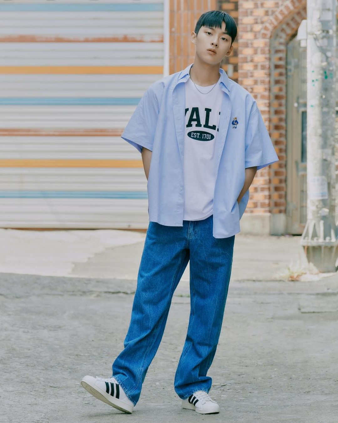 2000년대 느낌 가득 여름 레트로😎
그 시절 무신사 스트릿📸 최현욱 반팔룩 @참고하자👕 이미지