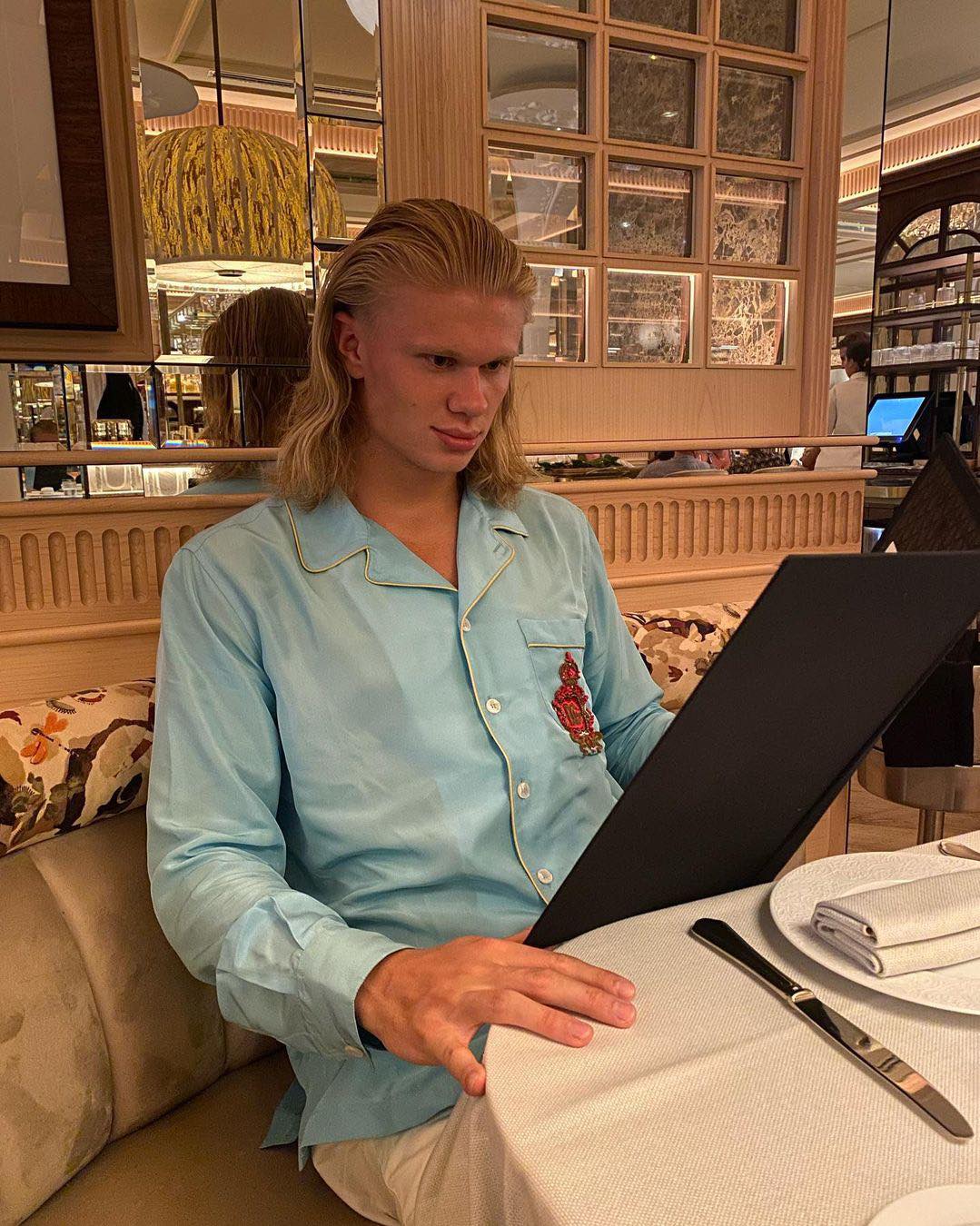 셋업 좋아하는 홀란드 데일리⚽️ 이미지6