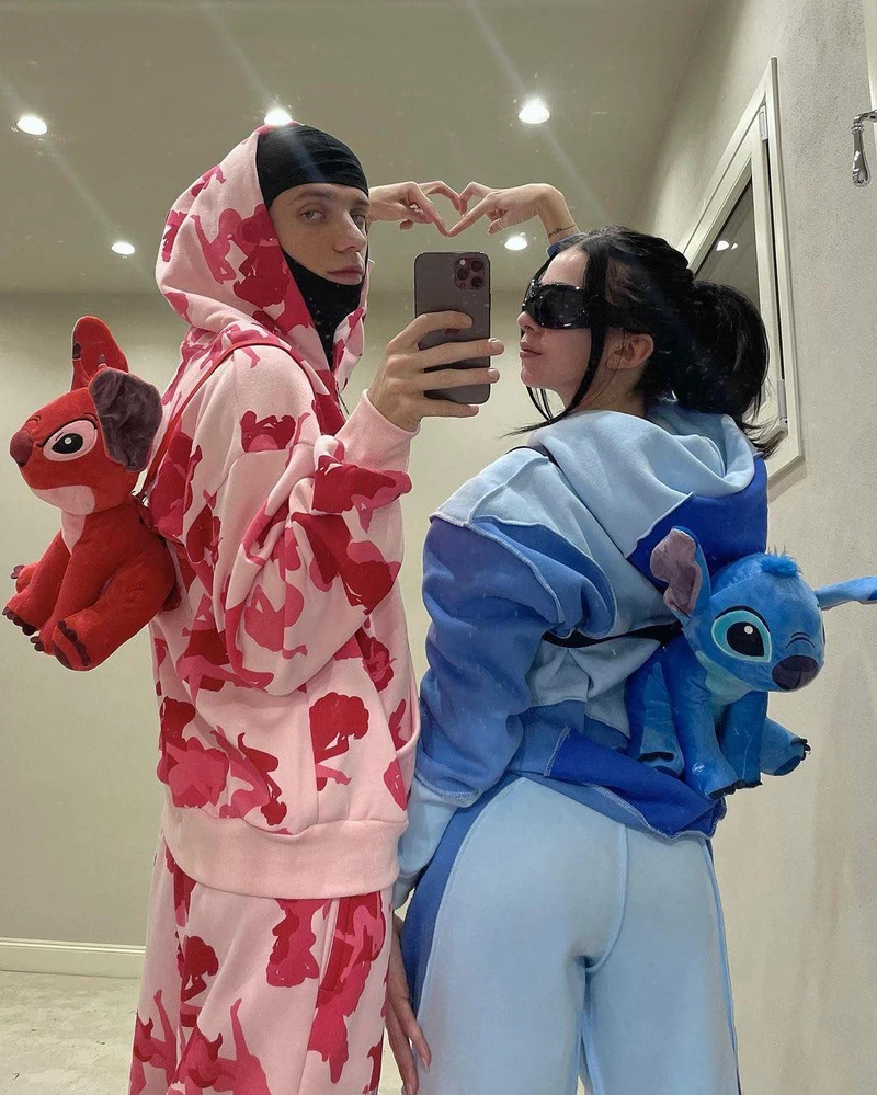 온 세상이 커플코디다…🍫 이미지2