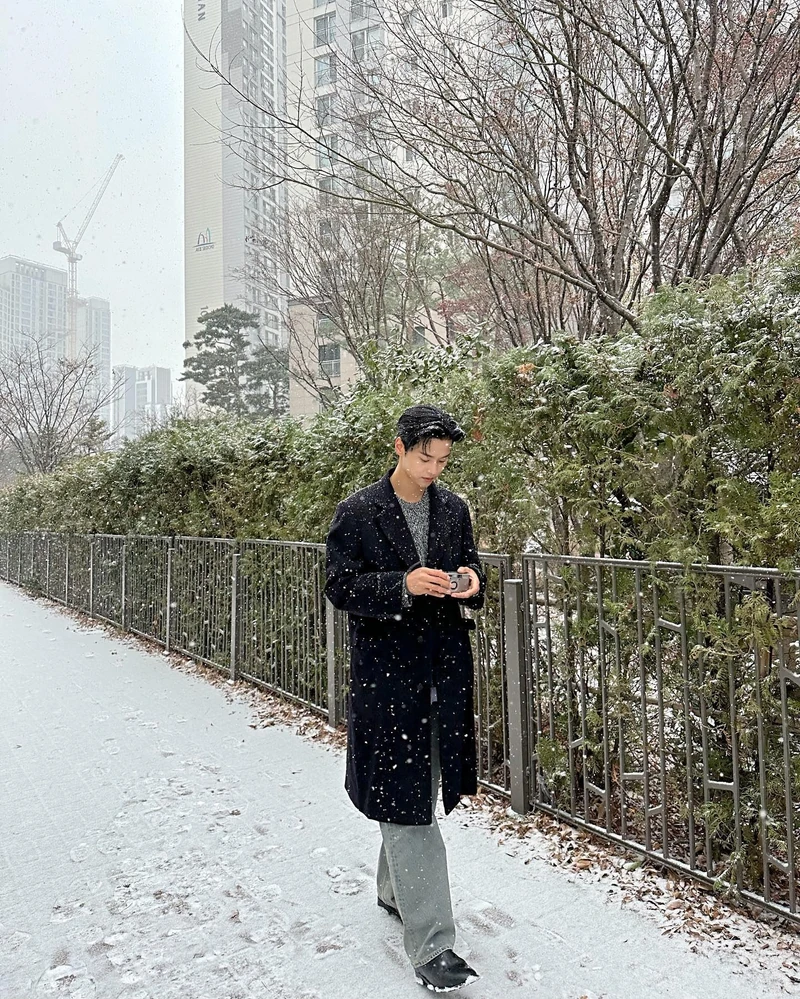 롱코트 깔쌈하게 입기🕵️‍♂️ 이미지10