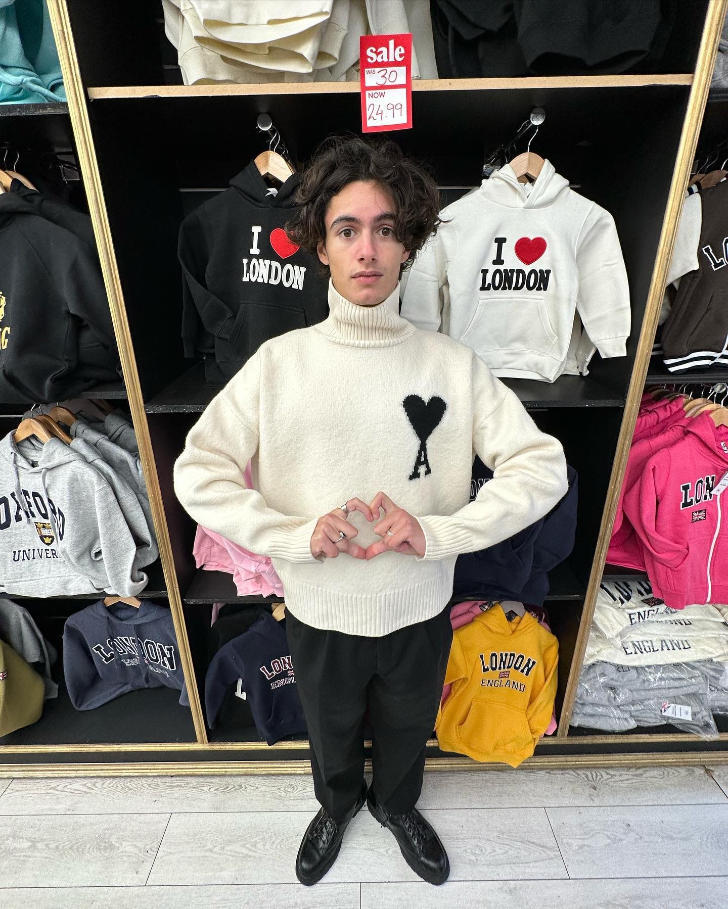 가슴에 하트 품기♥︎🅐 이미지