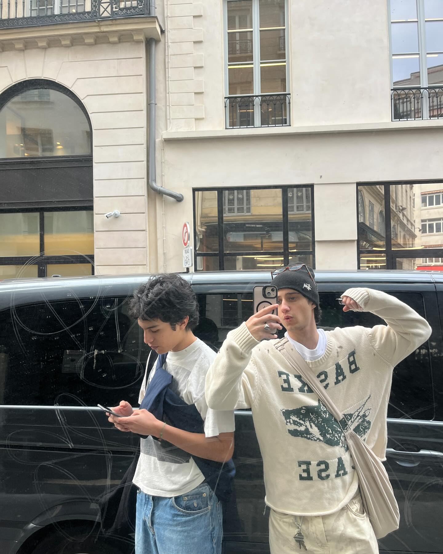 슬슬 긴팔 니트 알아봐야지🪀 이미지