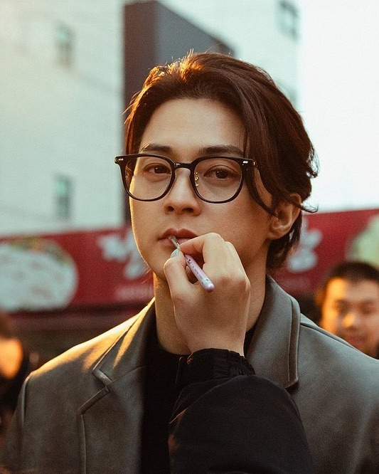 김지훈 보고 장발 묶음머리했다가 여자친구한테 차임😭🤦‍♂️ 이미지2