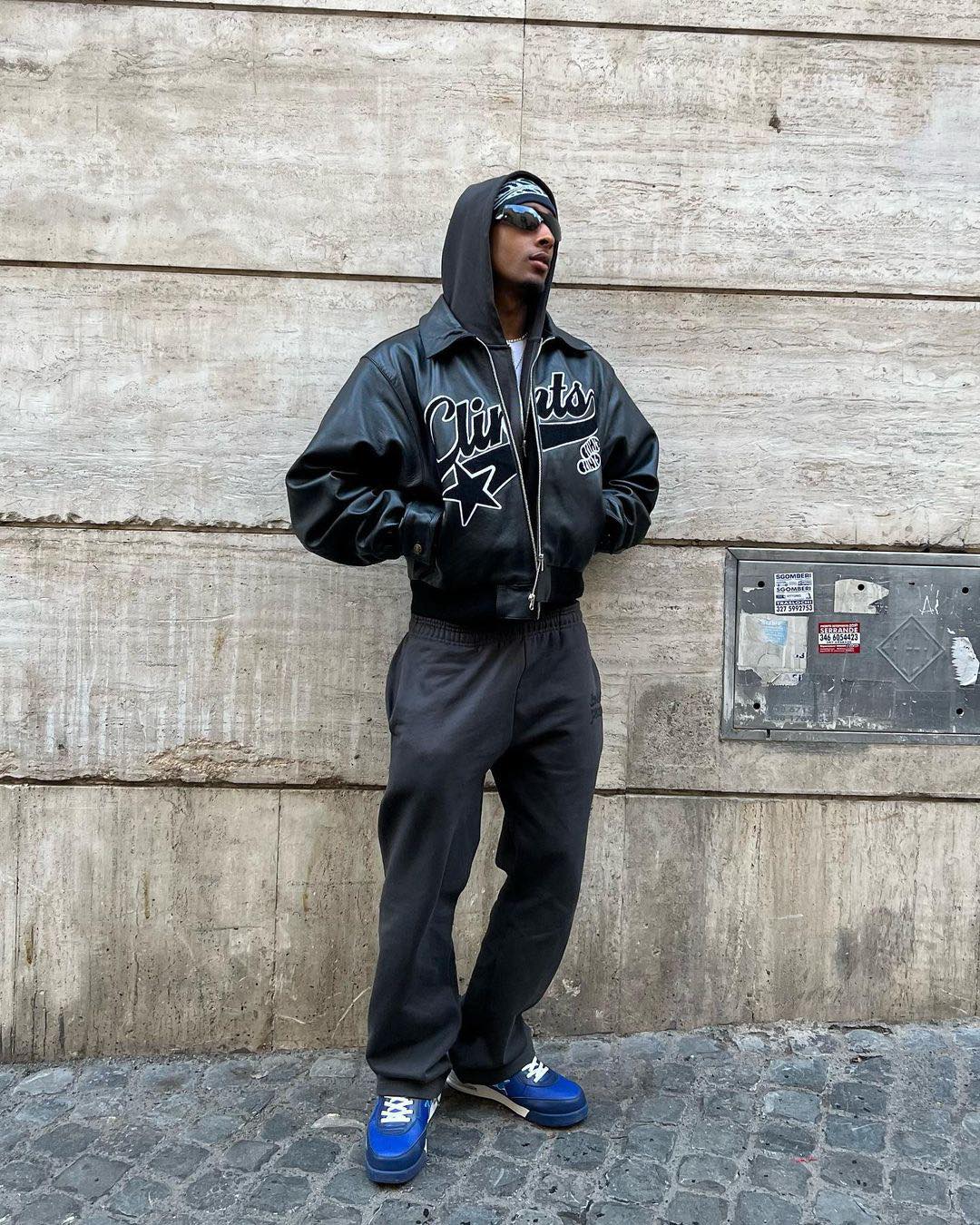 다리 늘려주는 짧은 레더자켓👀 이미지