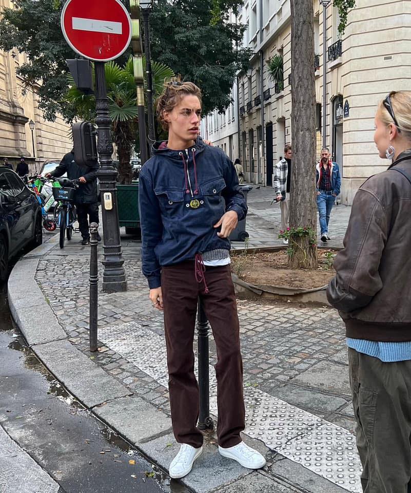 스톤 로고는 심장 가까이🧭🫀 이미지2