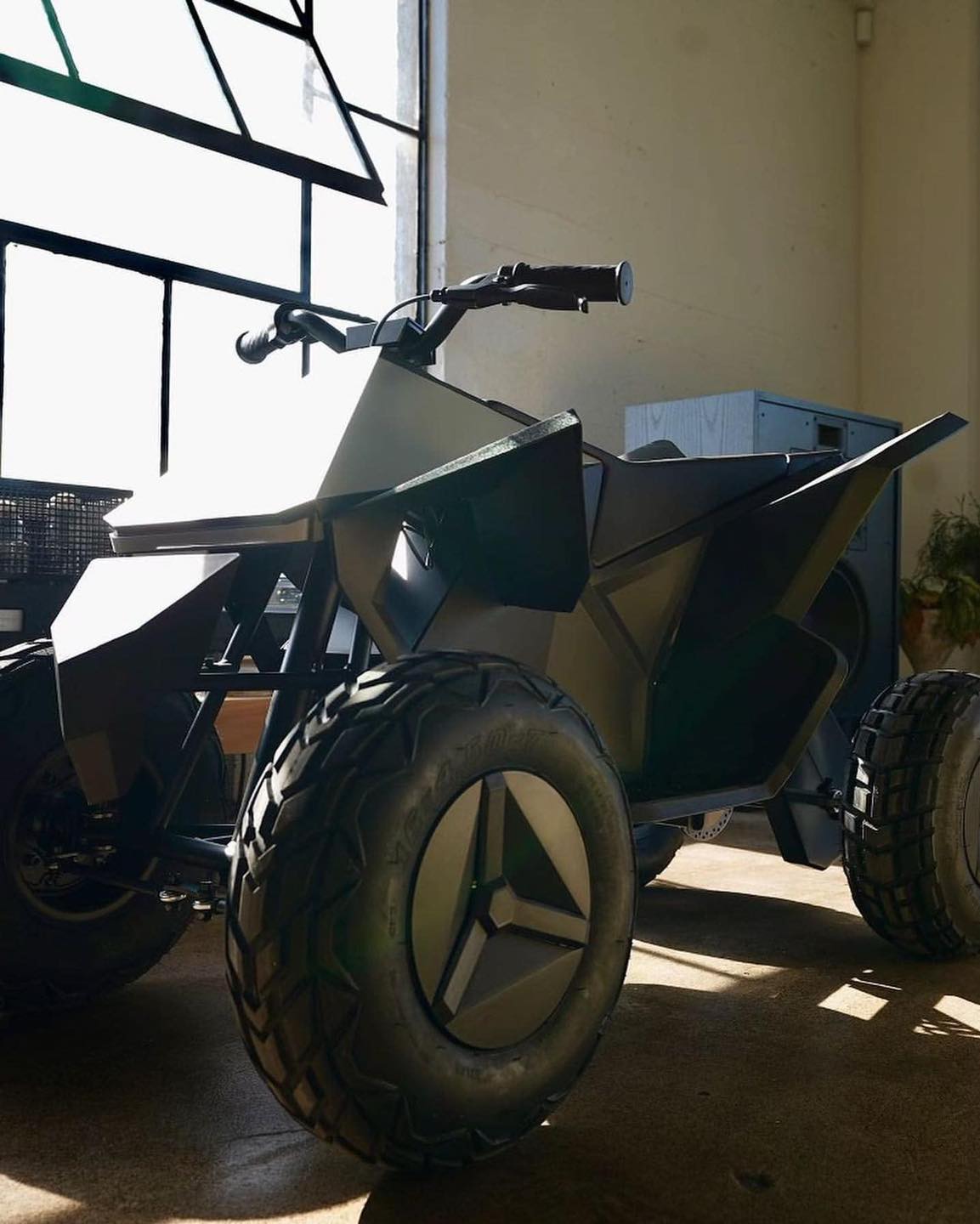 사이버트럭 대신 사이버쿼드🏍️ 이미지2
