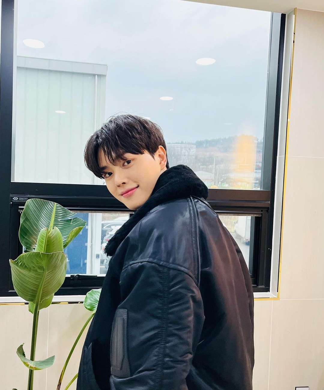 여친이 좋아하는 무스탕🧔🏽‍♂️​ 이미지"