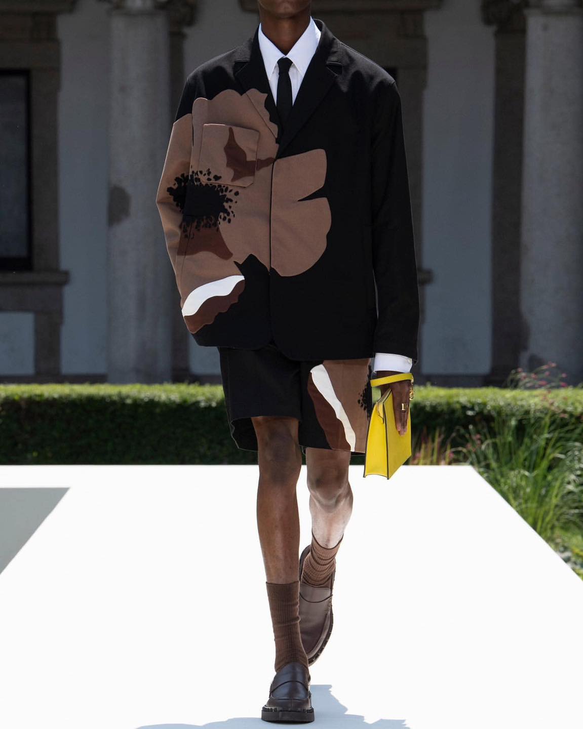 새삼 힙해진 발렌티노💐 이미지4