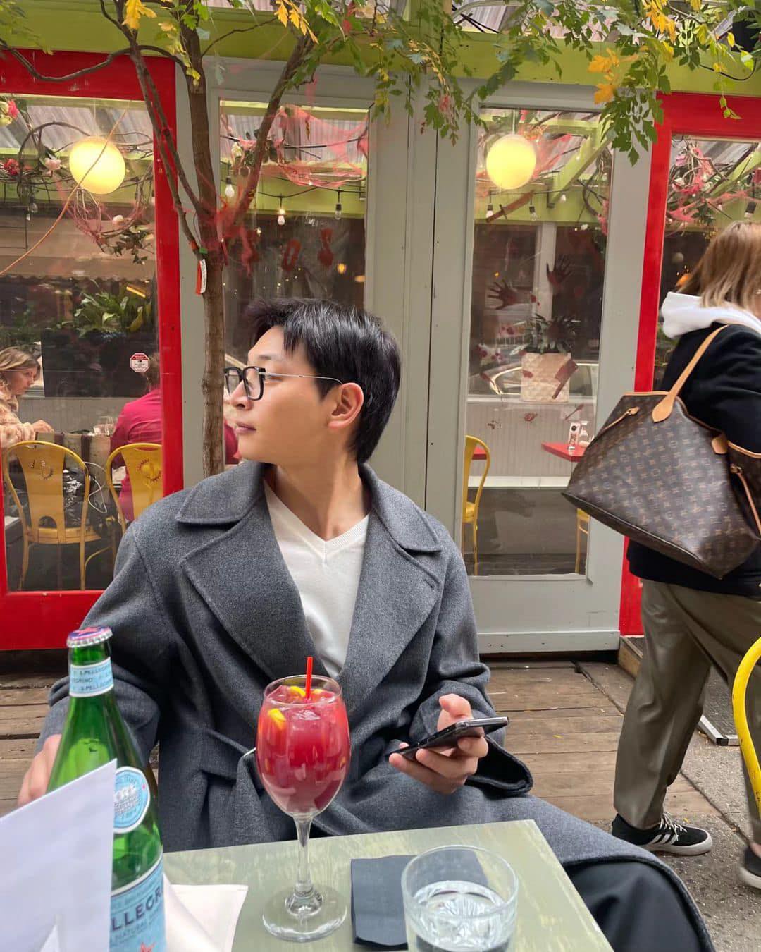 블랙 코트 질릴 때 회색 코트🐺 이미지