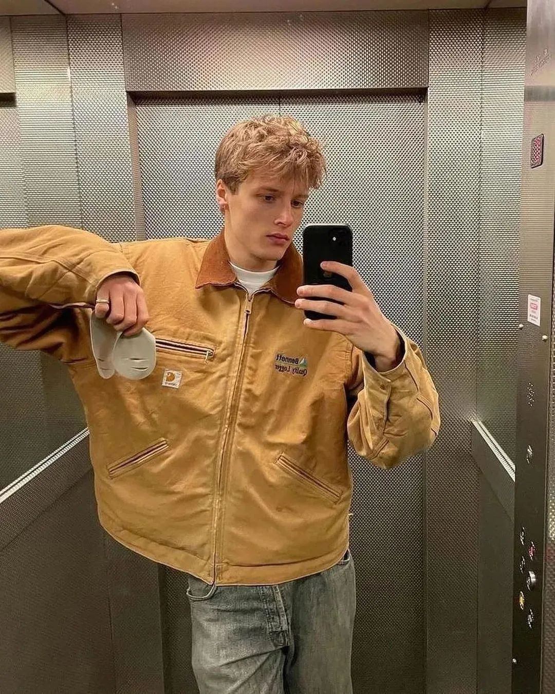 겨울 아메카지 아우터 끝판왕
칼하트 워크자켓 하나씩 쟁여두자🛒😎 이미지