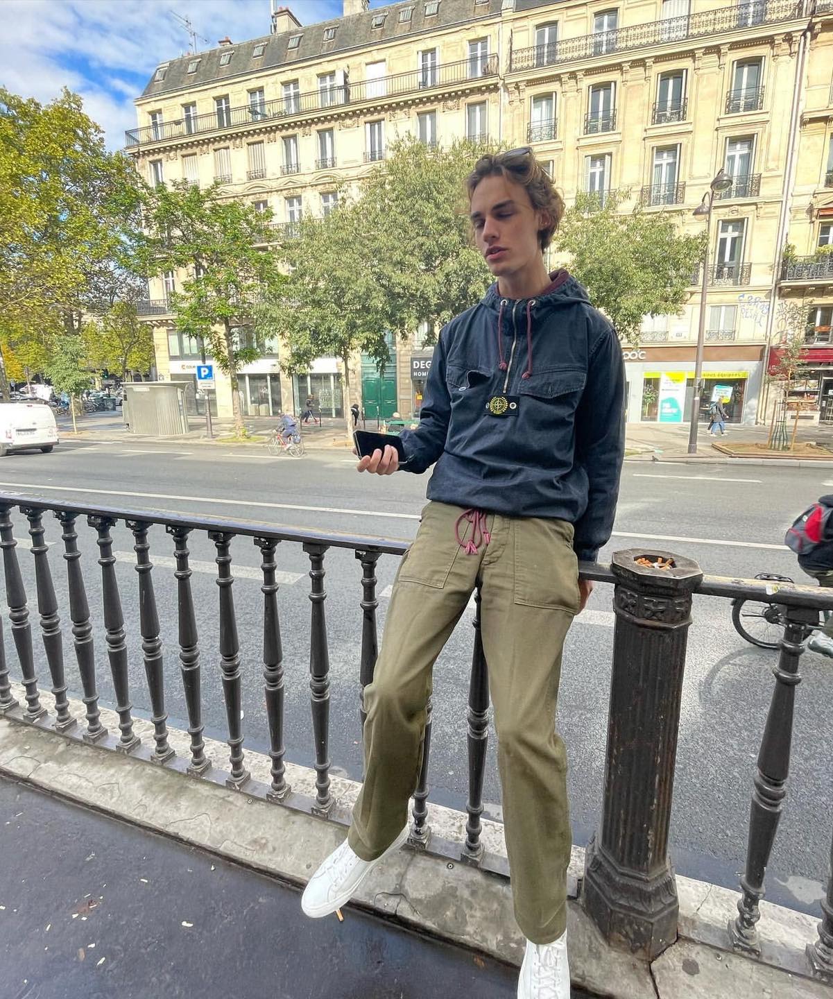 스톤 로고는 심장 가까이🧭🫀 이미지8