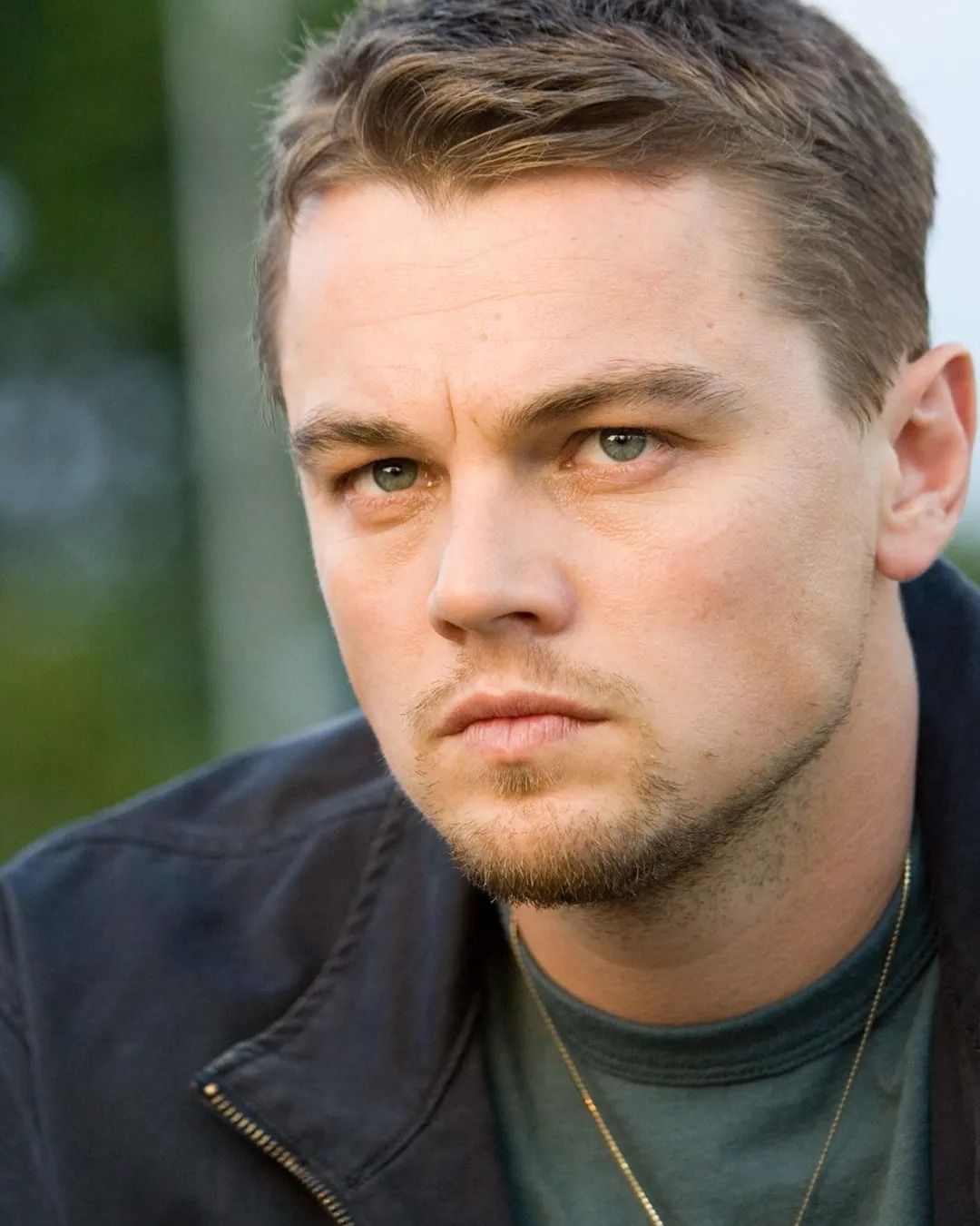 역사상 최강의 꽃미남, 레오나르도 디카프리오의 리즈시절💫🥀

4살 무렵부터 CF에 출연하며 연기를 시작해 ‘타이타닉’, ‘인셉션’, ‘레버넌트’ 등 수많은 할리우드 대표작을 가진 슈퍼스타 레오나르도 디카프리오. 특히, ‘타이타닉’은 개봉한지 25년이 넘은 지금까지도 박스오피스 순위 4위에 들 정도로 세기의 걸작이라는 평을 들으며 디카프리오를 세계 최고의 인기스타 자리에 오르게 했죠. 물론 그 이후로도 꾸준히 뛰어난 연기력을 보이며 2016년 ‘레버넌트’로 아카데미 남우주연상을 수상하고, 지금은 명실상부한 할리우드 티켓 파워 1위의 배우 면모를 보여주고 있습니다🎬

최근에는 입금 전과 후가 다른 모습으로 종종 웃음거리가 되는 레오나르도 디카프리오. 하지만 누구라도 디카프리오의 리즈 시절 외모를 보면 절대 비웃지 못할 텐데요. 톰 크루즈, 브래드 피트와 함께 90년대 할리우드 3대 미남으로 불렸던 디카프리오의 리즈 시절 모습을 확인해 보세요!

1 + 2. 로미오와 줄리엣(1996), 20th Century Fox

3. 토탈 이클립스(1995), New Line Cinema

4. 타이타닉(1997), 20th Century Fox

5. 캐치 미 이프 유 캔(2002), Dreamworks Pictures

6 + 7. 에비에이터(2004), Warner Bros.

8. 디파티드(2006), Warner Bros. 이미지8