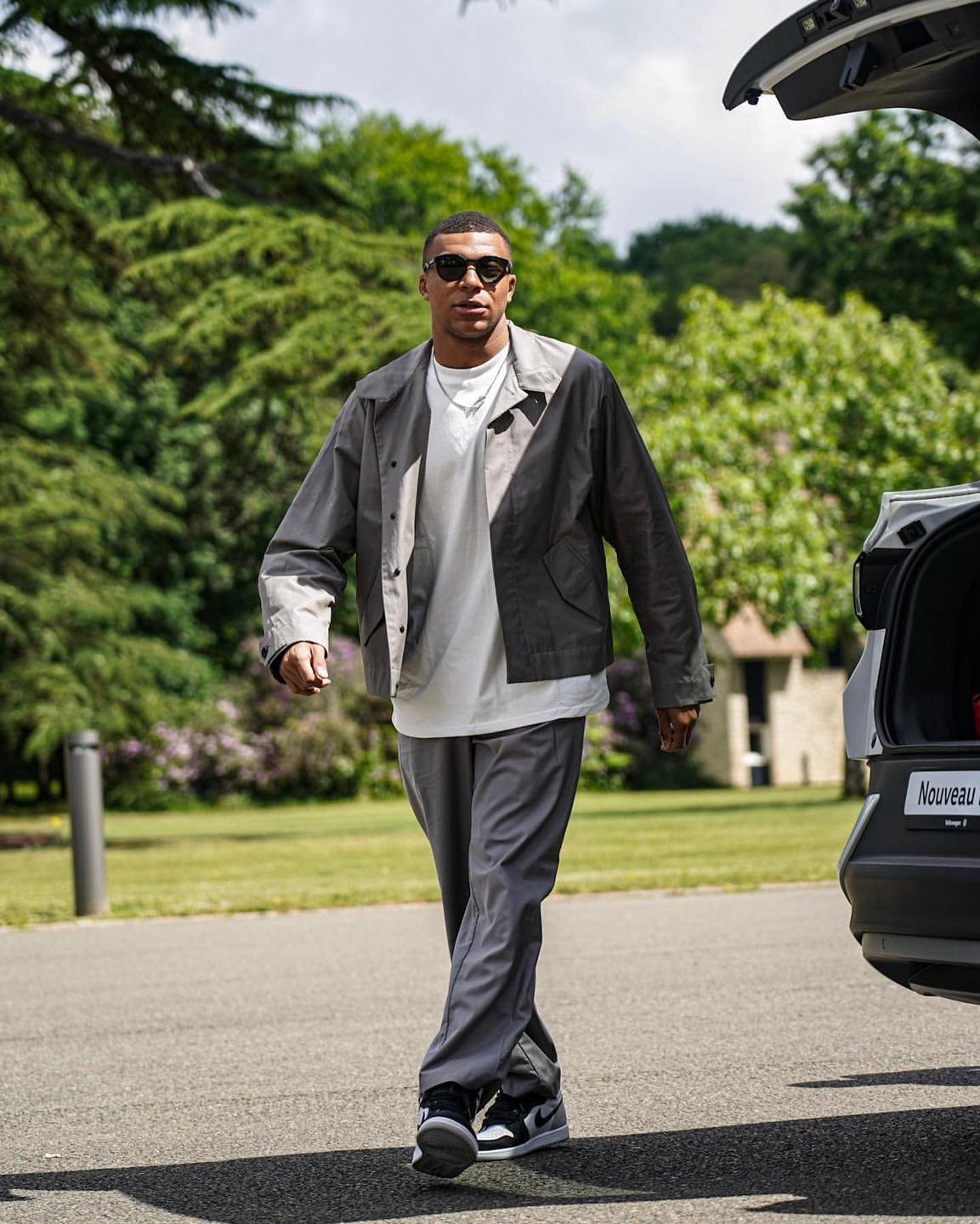 해맑은 음바페 일상룩📸 이미지6