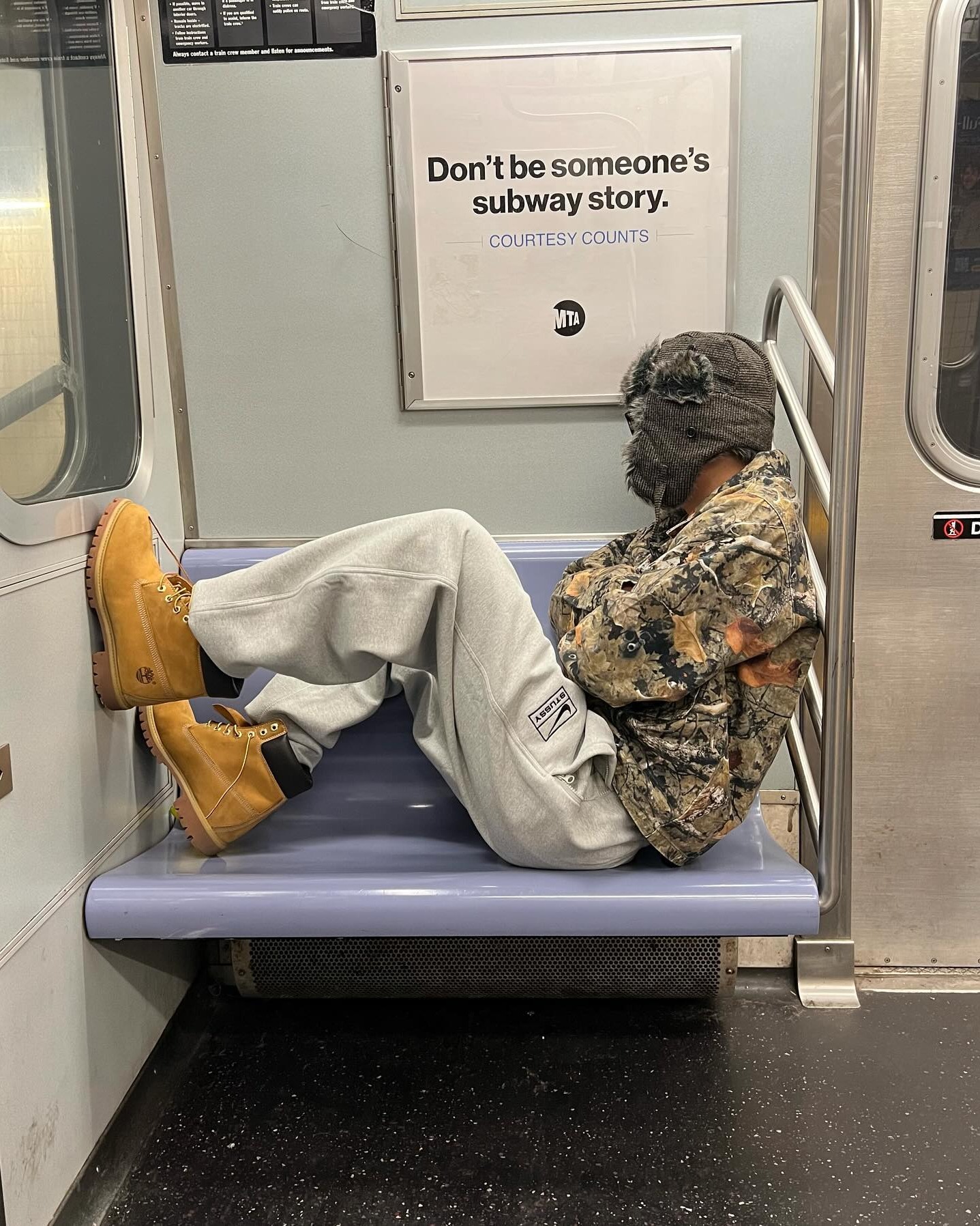 요즘 안 쓰는 사람이 없는 모자🌐 이미지