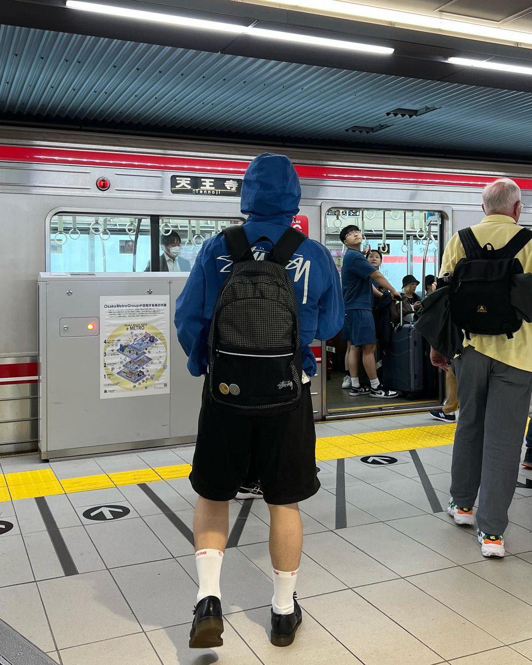 비올때 긴팔 입는거지🌂 이미지