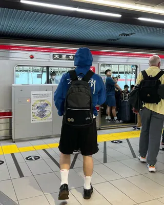 비올때 긴팔 입는거지🌂 이미지