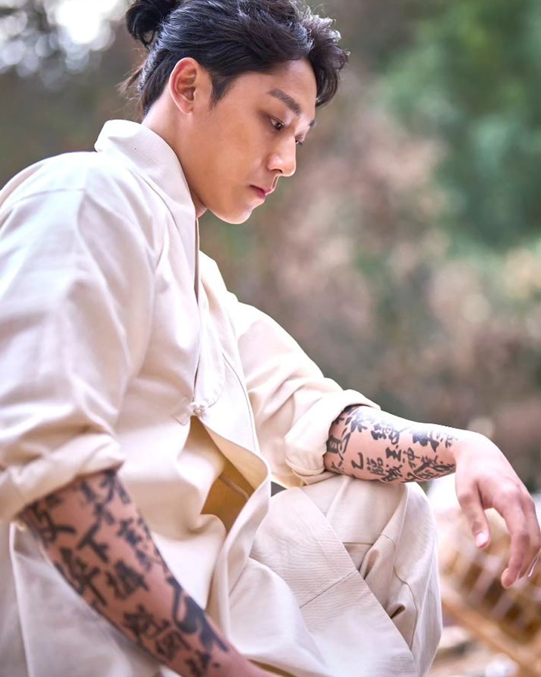 문신 + 장발 조합인데 왜 잘생김..🎬🪦@이도현 이미지"