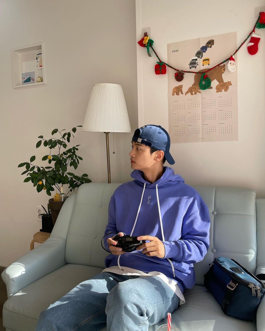 후드에는 데님아이가👊​
​
#후드티 #후드티코디 #후드코디 #데님 #데님코디 #청바지코디 #남자바지​
​
1. @dindinem​
​
2 + 3. @byeonwooseok​
​
4 + 6. @zu.won_moon.jun.won​
​
5. @bohyunahn​
​
7 + 8. @achahakyeon​
​
9. @ryusdb 이미지8