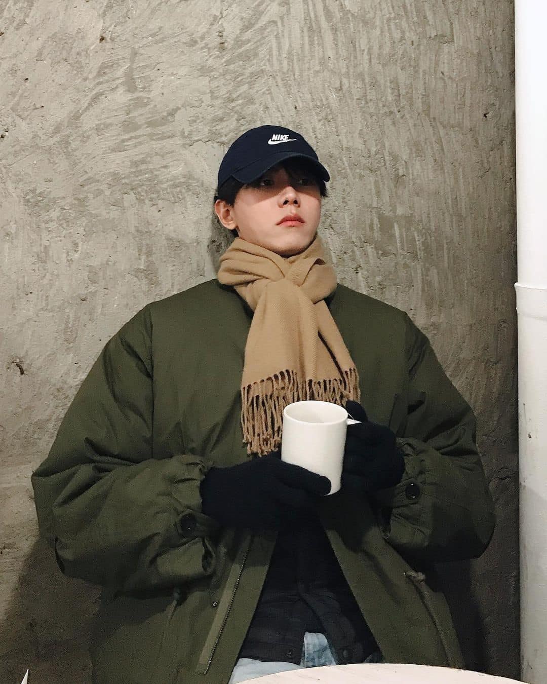 심플한 머플러로 센스 더해🧣 이미지