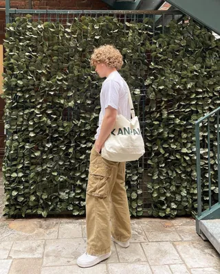 무심한 듯 걸치는 가방👜 이미지