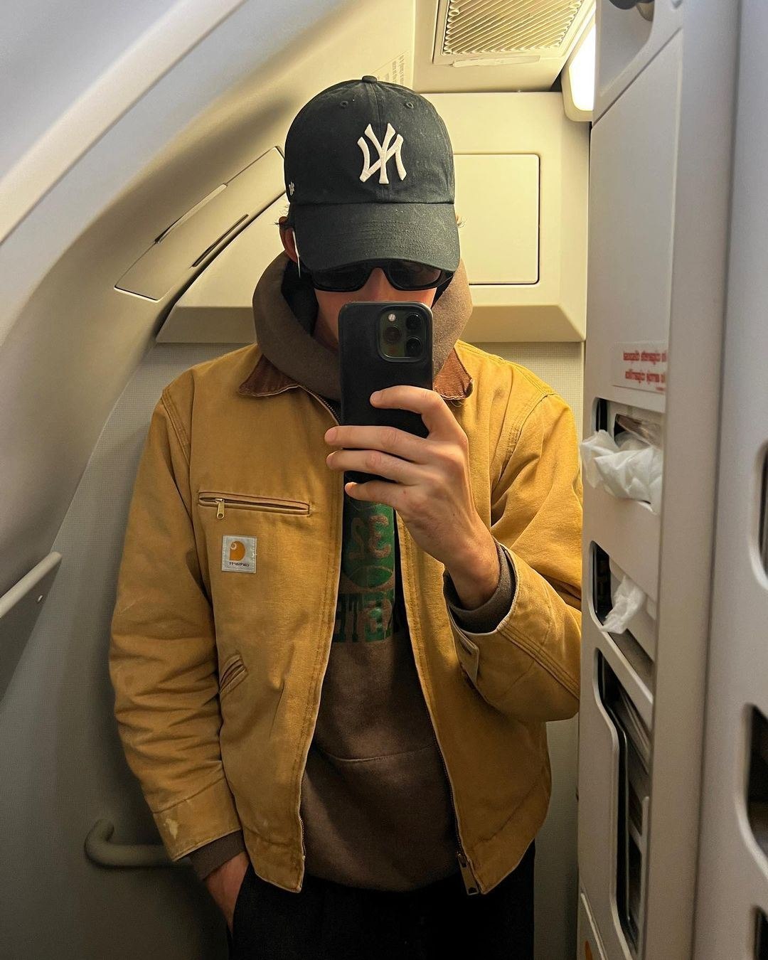 후디 입고 자켓 걸쳐🥶 이미지