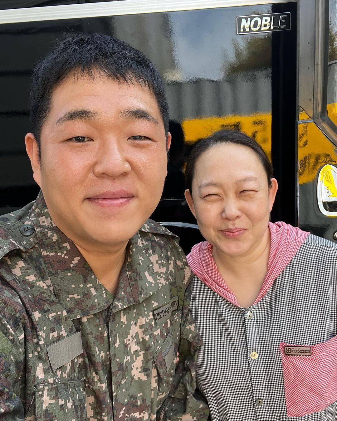 군복이 꽤나 잘어울리는 문상훈 🐸🪖 이미지