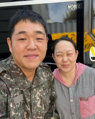 군복이 꽤나 잘어울리는 문상훈 🐸🪖 이미지