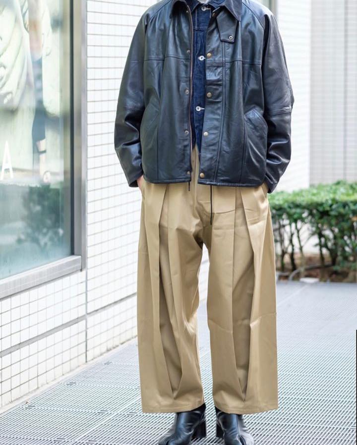 산뜻하게 코디하는 베이지 면바지🥐 이미지6