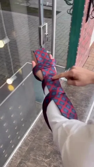 단 10초만에 넥타이 매는 법👔👍​ 이미지