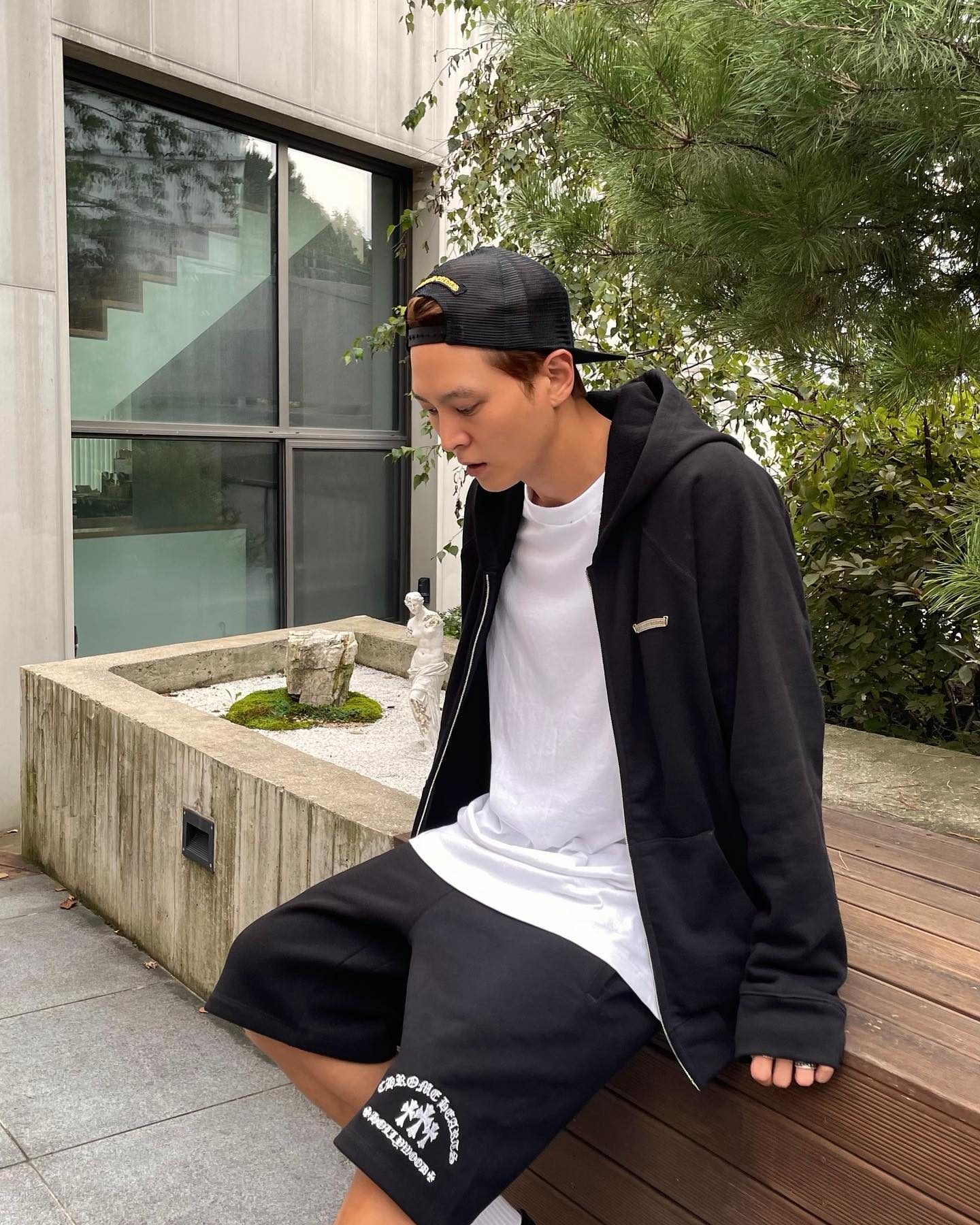 이 날씨엔 후드집업도 이너행🛫 이미지