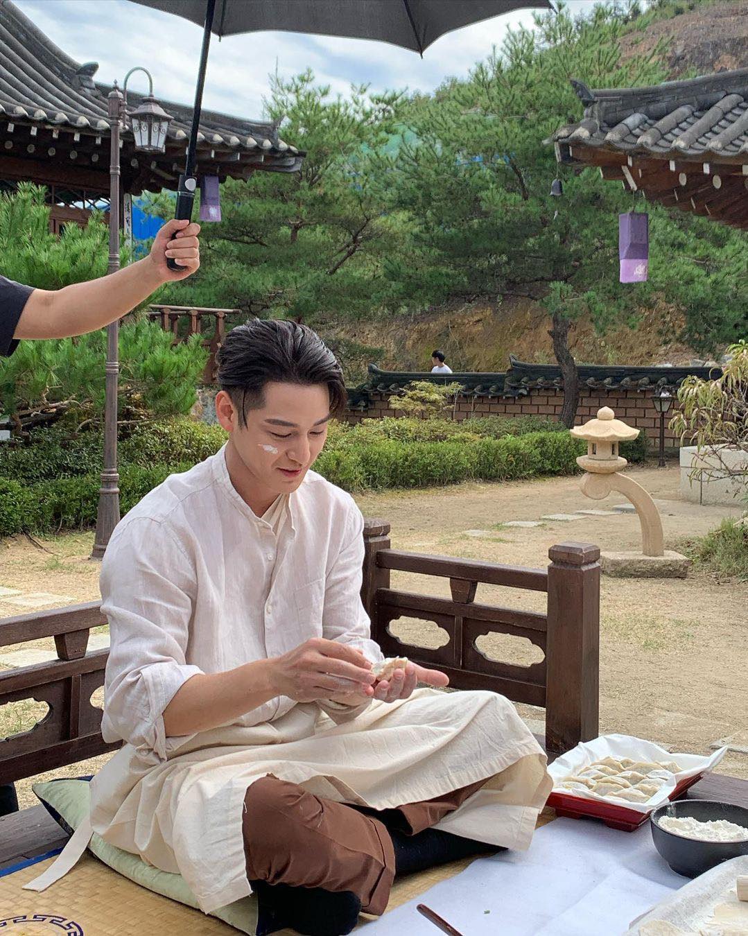 이랑 아니 범이형 정장 폼 미쳤다🦊 이미지3