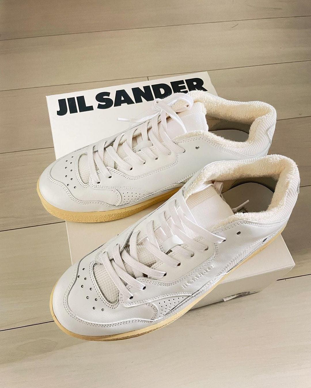 살짝살짝 보여지는 질샌더👀 이미지7