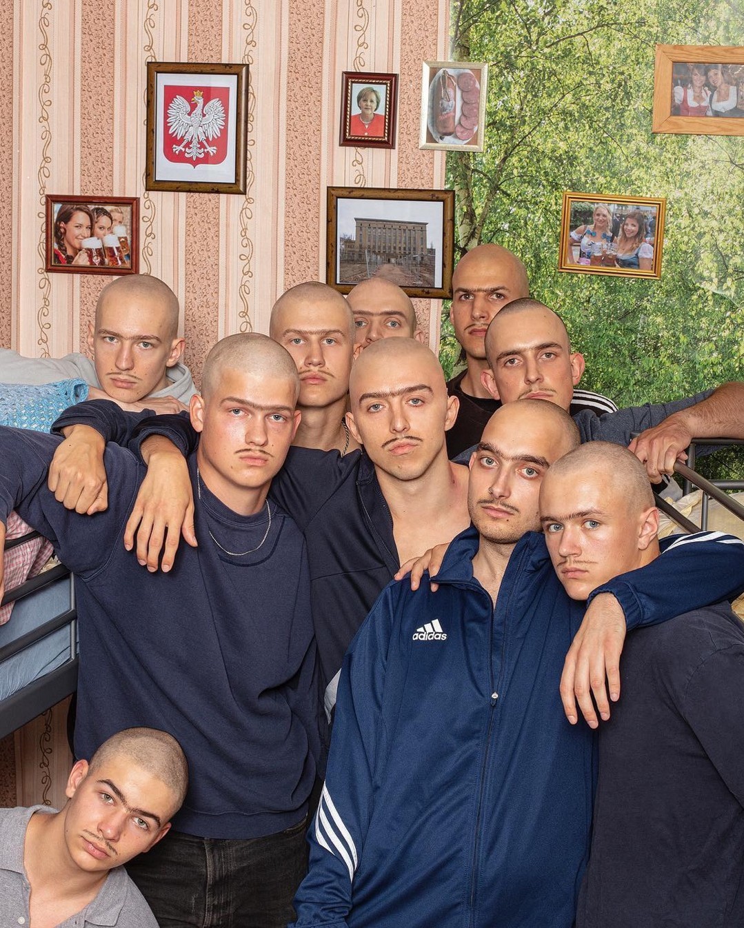 토미 캐시의 패션세계 들여다보기😵‍💫​ 이미지3