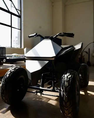 사이버트럭 대신 사이버쿼드🏍️ 이미지