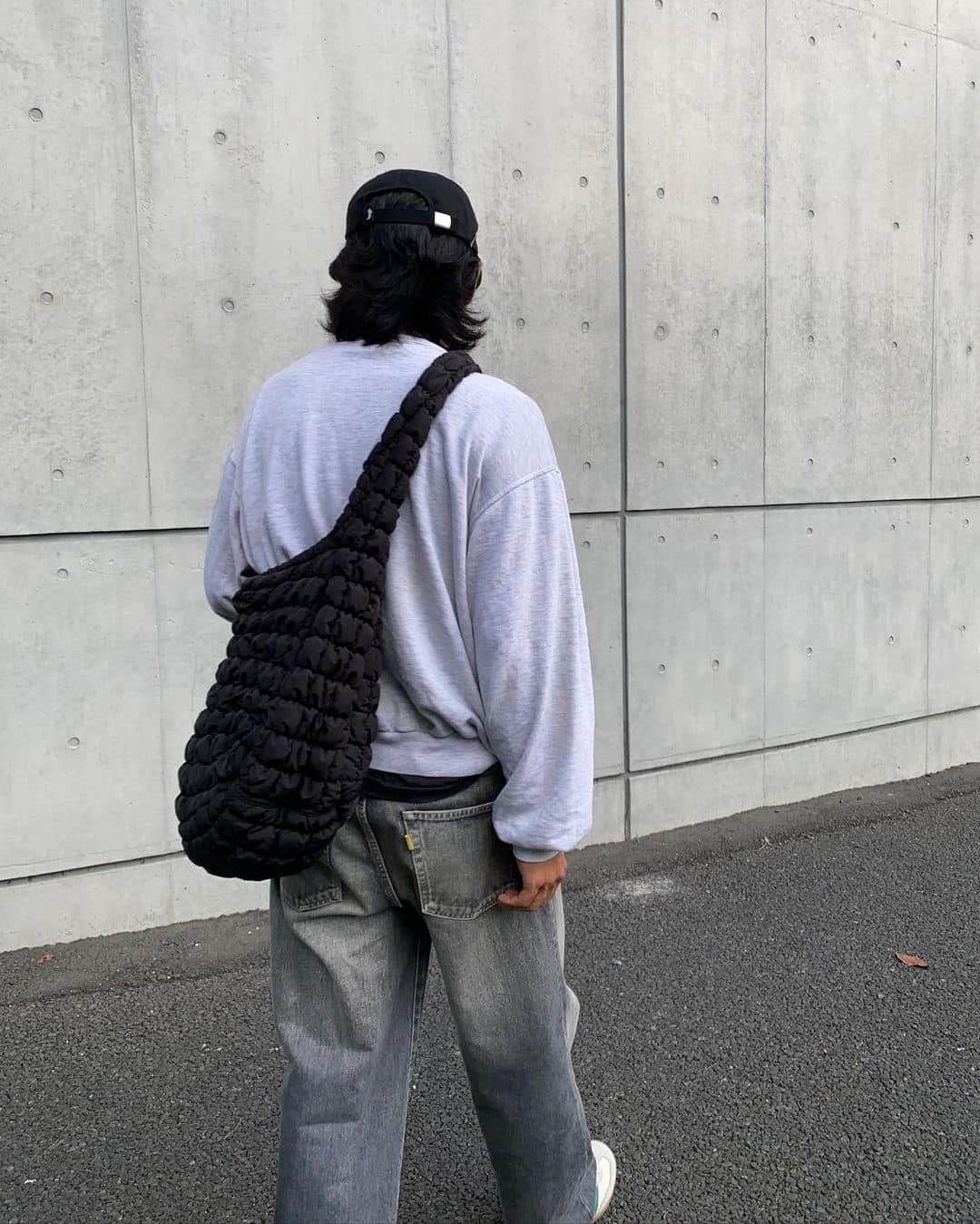 코스 퀼팅백은 블랙이지💣 이미지3